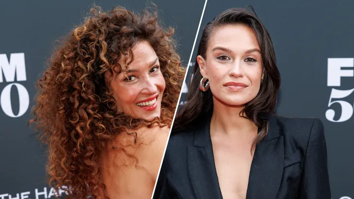 ZIEN: Katja Schuurman (50) en Holly Mae Brood (30) uit de kleren voor FHM