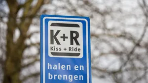 Kiss + Ride