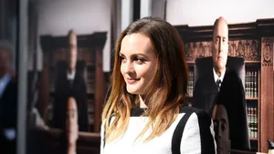 Leighton Meester covert The Cardigans