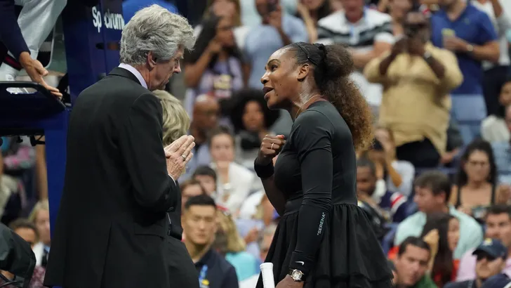 Serena Williams beboet na 'wangedrag' tijdens US Open
