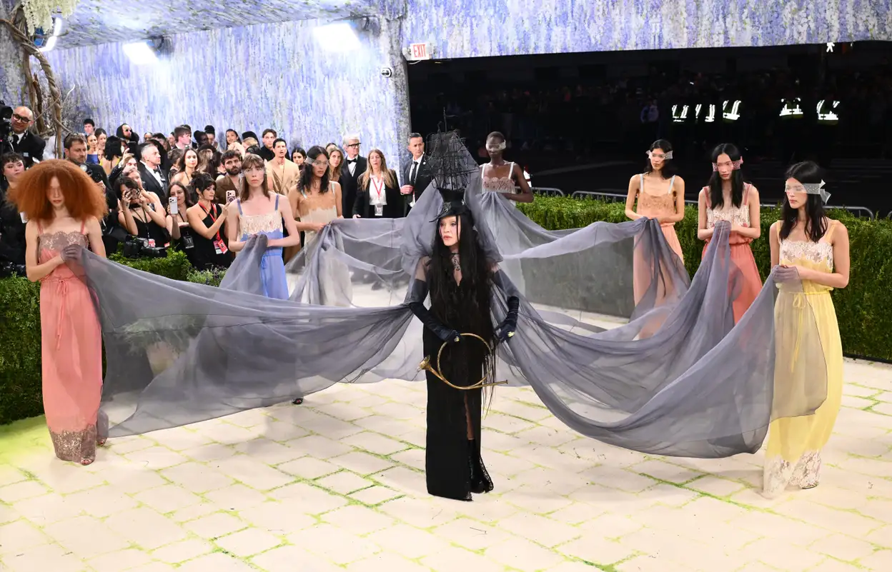Madonna in Saint Laurent bij het Met Gala 2026.