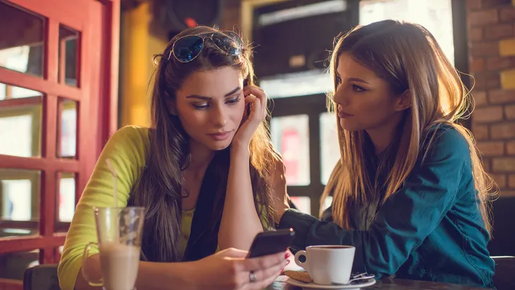 Bewezen: mensen die zeuren zijn gelukkig en socialer