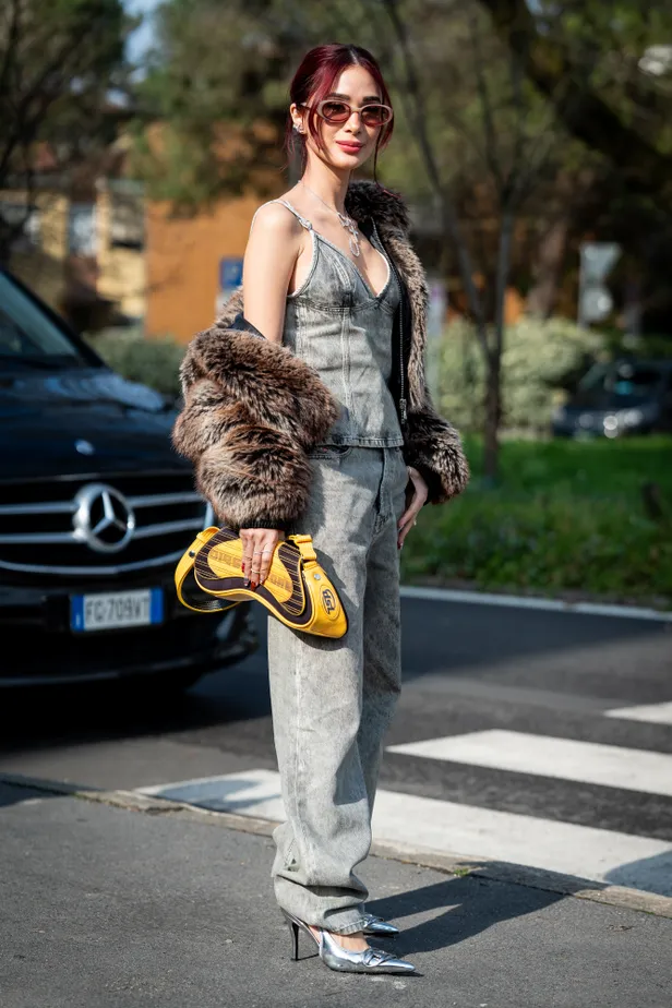 Streetstyle-inspiratie grijze jeans.