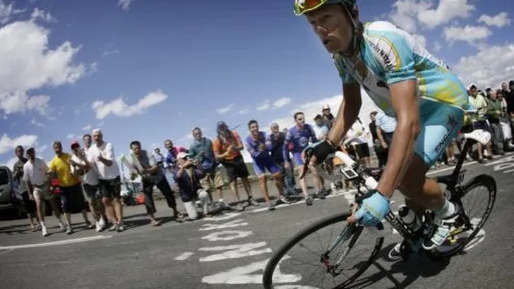 McQuaid: 'Vinokourov kan pas in juli terugkeren'