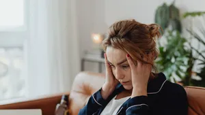 Het begint vaak niet met vergeten: dít vroege signaal van dementie zien velen over het hoofd