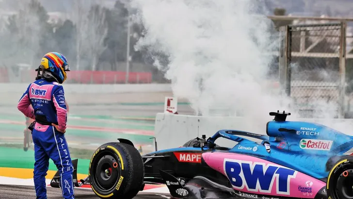 El BANG! Fernando Alonso's Alpine ploft tijdens laatste testdag