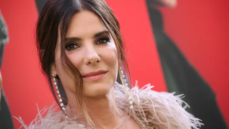 Va va voom: Sandra Bullock (53) ziet er waanzinnig uit tijdens première Ocean's 8