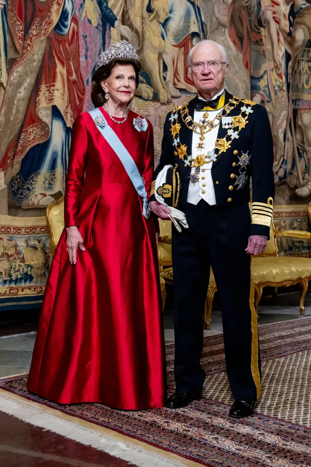 Foto van koning Carl Gustaf en koningin Silvia van Zweden bij de viering van de 80e verjaardag van Carl Gustaf.