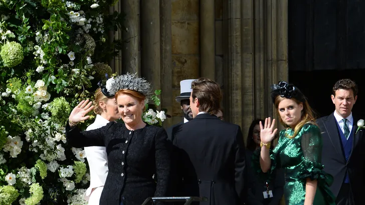 Society Wedding: 3 Yorkies en 4 trouwjurken