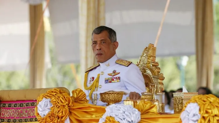Thaise koning in zijn billen geschoten