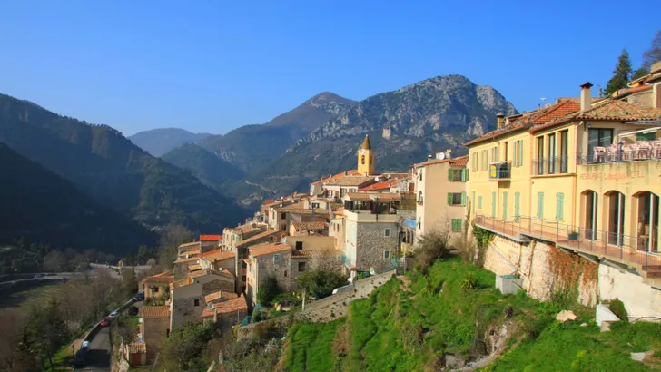 Hoger gelegen dan Èze, geheimer dan Peille: dit dorp in de Alpes-Maritimes houdt de lokale bevolking in zijn ban