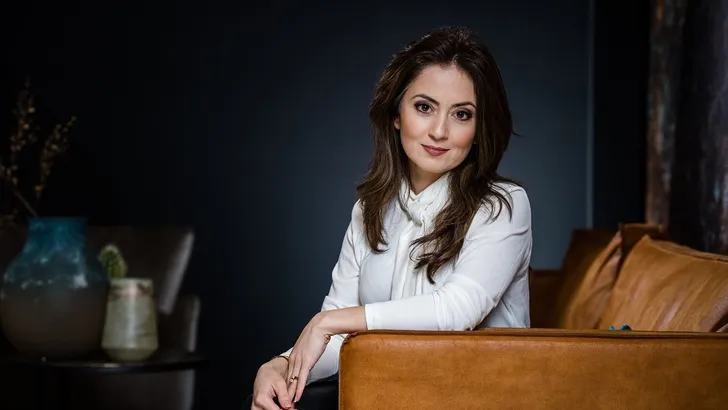 Tahmina Akefi, de verloofde van Peter R. de Vries: 'Zijn liefde neemt niemand me af'