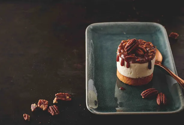 Pecan-cheesecake pie