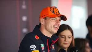 Verstappen moet op Spa vijf plekken terug vanwege bakwissel