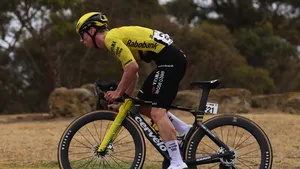 Matthew Brennan in inspanning op de fiets.