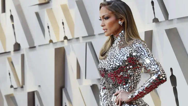 Iedereen heeft het over het super strakke lijf van Jennifer Lopez