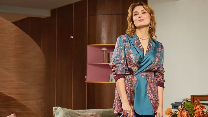 Evi Hanssen over nieuwe leven buiten de stad: 'Eerst woonden we in een oud schoolgebouw, nu in een oude melkfabriek'