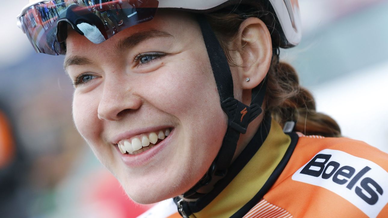 Superieure Anna van der Breggen demonstreert in Ronde van ...