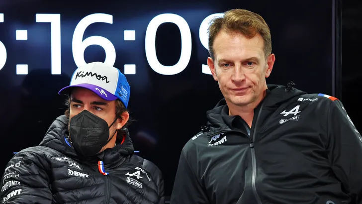 Rossi steekt naar Alonso: 'Fernando houdt niet van simulatorwerk, Pierre wel'
