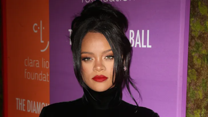 Rihanna zet internet op stelten in lingerie [+Video]