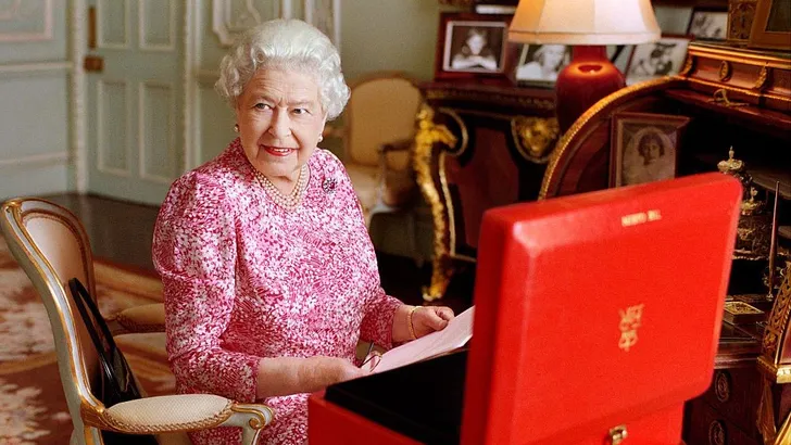 Queen vindt slak in sla, stuurt kok sassy memo