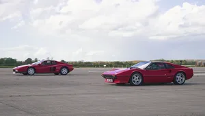 VIDEO: stekker-Ferrari vs dikke twaalfcilinder