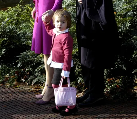 Van handtas tot haarclipje: hoe schattig is de kleine Eloise hier?