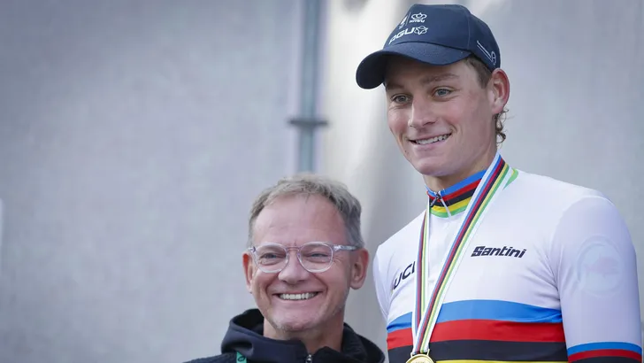 Van den Abeele van UCI met Van der Poel