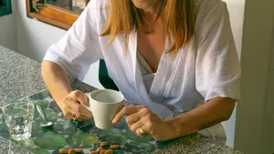 Vergeet het koekje bij de koffie: waarom amandelen de ultieme natuurlijke hongerremmer zijn