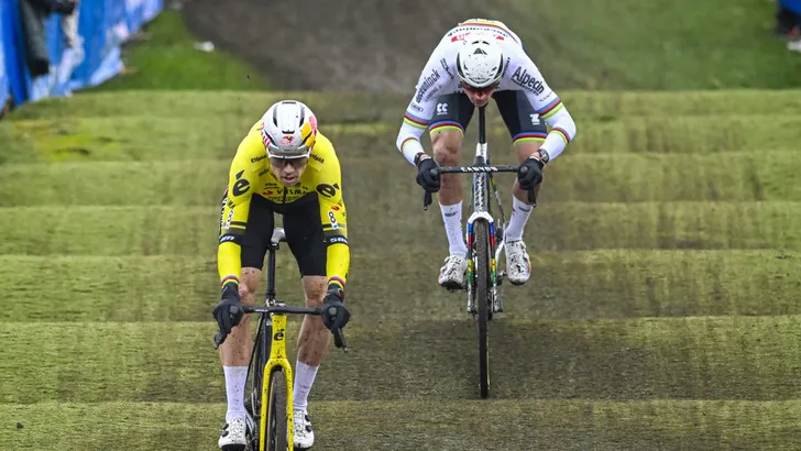 Wout van Aert prijst Mathieu van der Poel 'als grootste crosser ooit.' De eeuwige rivaal van MVDP zegt geen enkele twijfel te kennen.