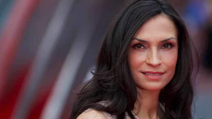 Famke Jansen (54) is een prachtige en krachtige powervrouw