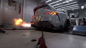 VIDEO: 900+ pk 2JZ Toyota Zupra vlamt erop los