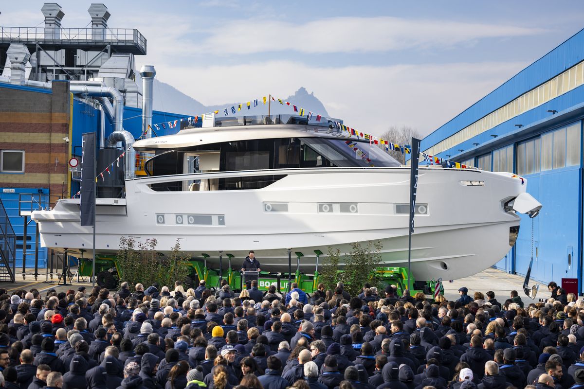 Door een investering van 50 miljoen euro komt dit 26 meter lange jacht regelrecht uit de bergen