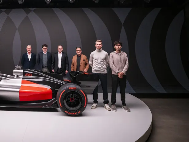 Team Principal Jonathan Wheatley, Head of Audi F1 Project Mattia Binotto, Audi CEO Gernot Döllner, Chief Creative Officer Massimo Frascella as well as guests Nico Hülkenberg and Gabriel Bortoleto at the reveal event “Audi One” in Munich, November 12, 2025 (from left)