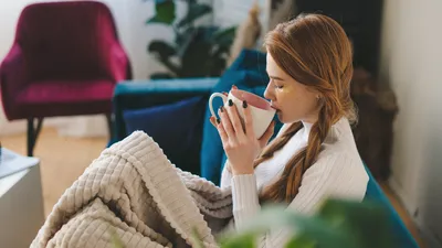 Zie je op tegen de maandag? Wij duiken in het fenomeen van de Sunday Scaries en delen fijne tips om je weekend relaxed af te sluiten.