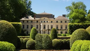 Het kasteel van Catherine Deneuve is nu een hotel!