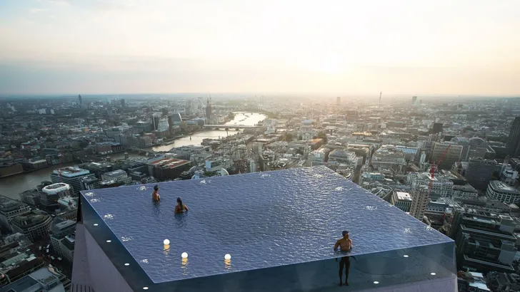 Zwemmen boven de skyline van Londen 