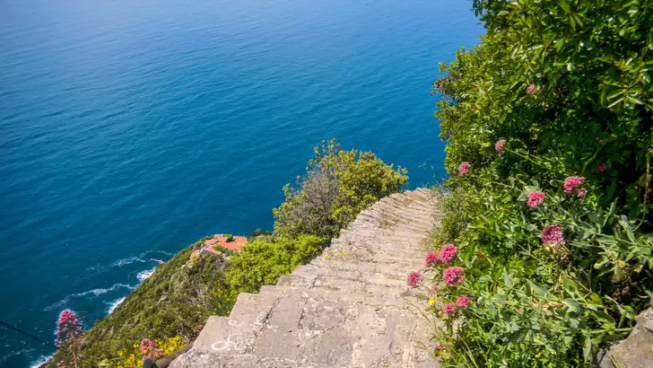 'De trap naar de hemel': Ontdek de spectaculaire 1200 treden van Monesteroli in Ligurië