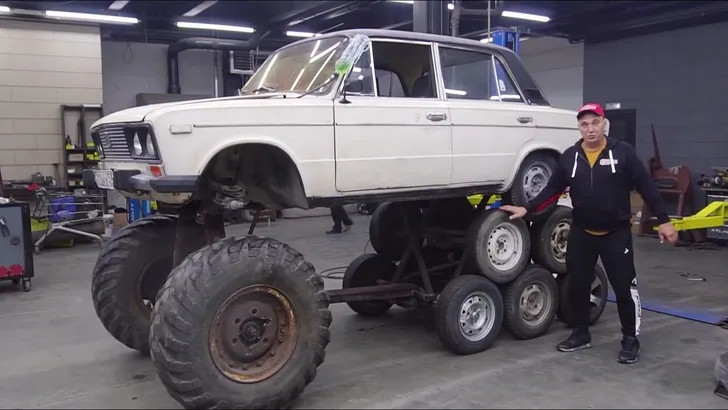  Maffe Russen bouwen monster-Lada met 14 wielen