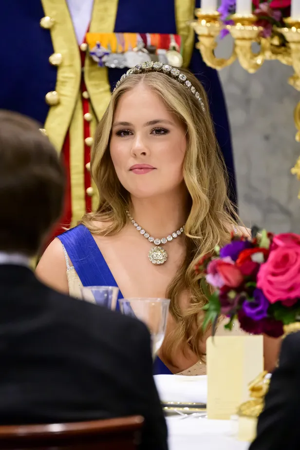 Prinses Amalia kwam dazzling voor de dag in een flinke portie diamanten. 