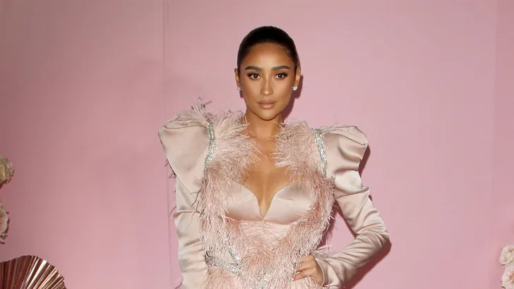 Shay Mitchell post foto met dochter en belangrijke boodschap