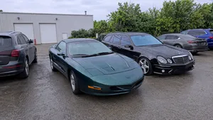 Deze man wekt een 18 jaar stilstaande Pontiac Firebird tot leven met een verrassend simpel monteurstrucje