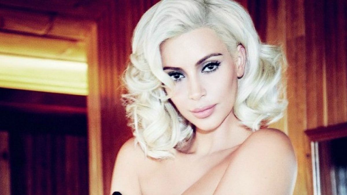 Kim Kardashian platina blond en naakt | Playboy