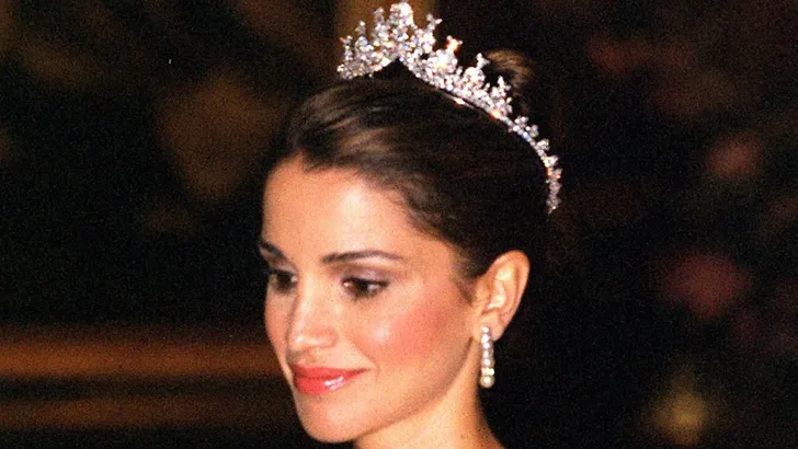 Genieten: de 5 mooiste tiara's van koningin Rania van Jordanië