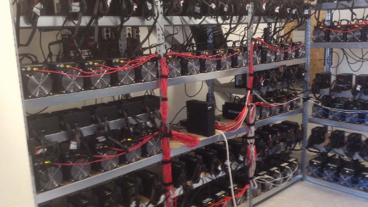 How To Mine For Bitcoins On Android / Pin on Mine BitCoins : Best bitcoin mining applications for android most reliable and popular mobile application for mining bitcoin in android.
