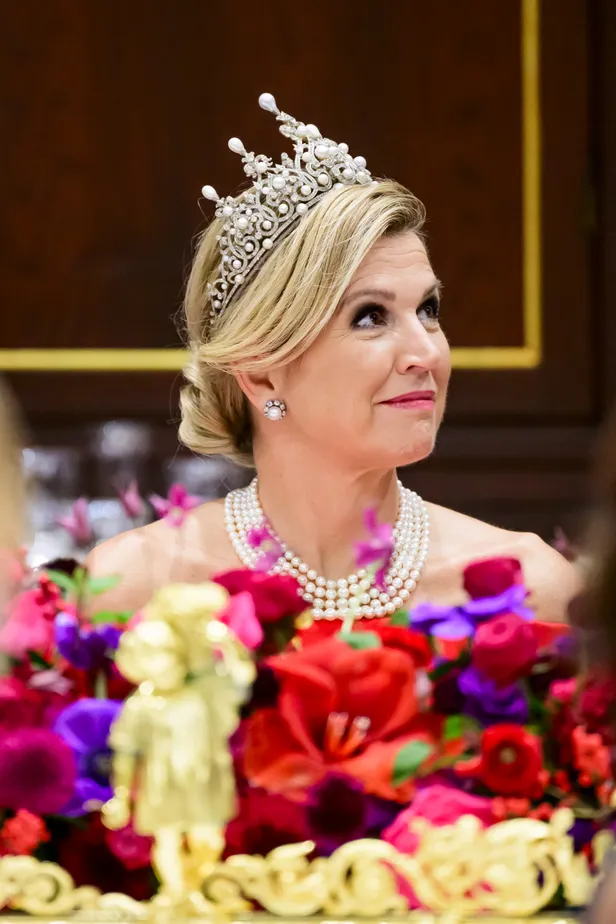 Pareltje van de avond: koningin Máxima in haar gigantische Württemberg-diadeem.