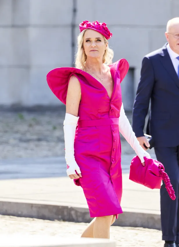 Prinses en kunstenares Delphine Boël in een korte, zuurstokroze jurk tijdens de Nationale Feestdag van België, 21 juli 2026.