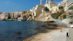 Droombaan alert: Je kunt nu gratis op een Grieks eiland wonen als kattenknuffelaar