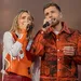Suzan en Freek tijdens een optreden