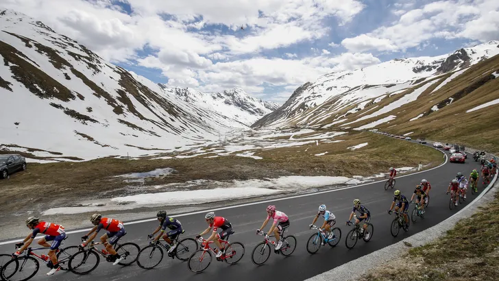 Giro d'Italia vandaag: 17 | Tirano-Canazei | 219 km